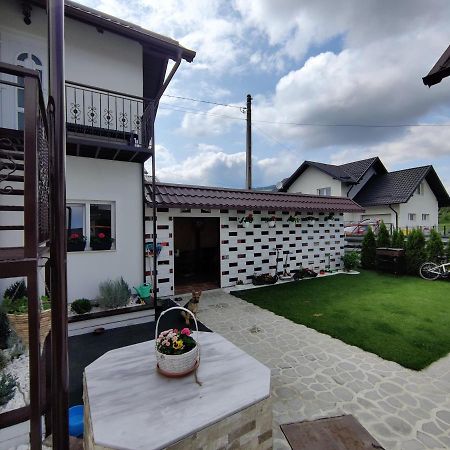 Vizuina Lupului Hotel Gura Humorului Esterno foto