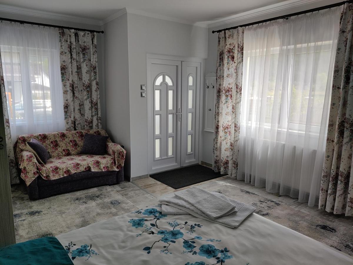 Vizuina Lupului Hotel Gura Humorului Esterno foto