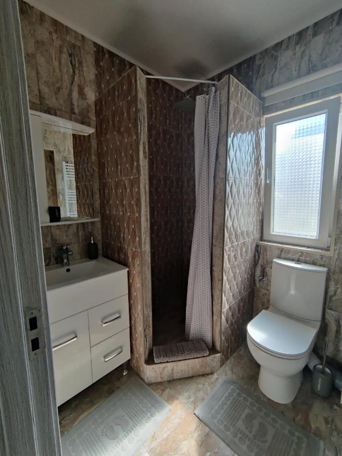 Vizuina Lupului Hotel Gura Humorului Esterno foto