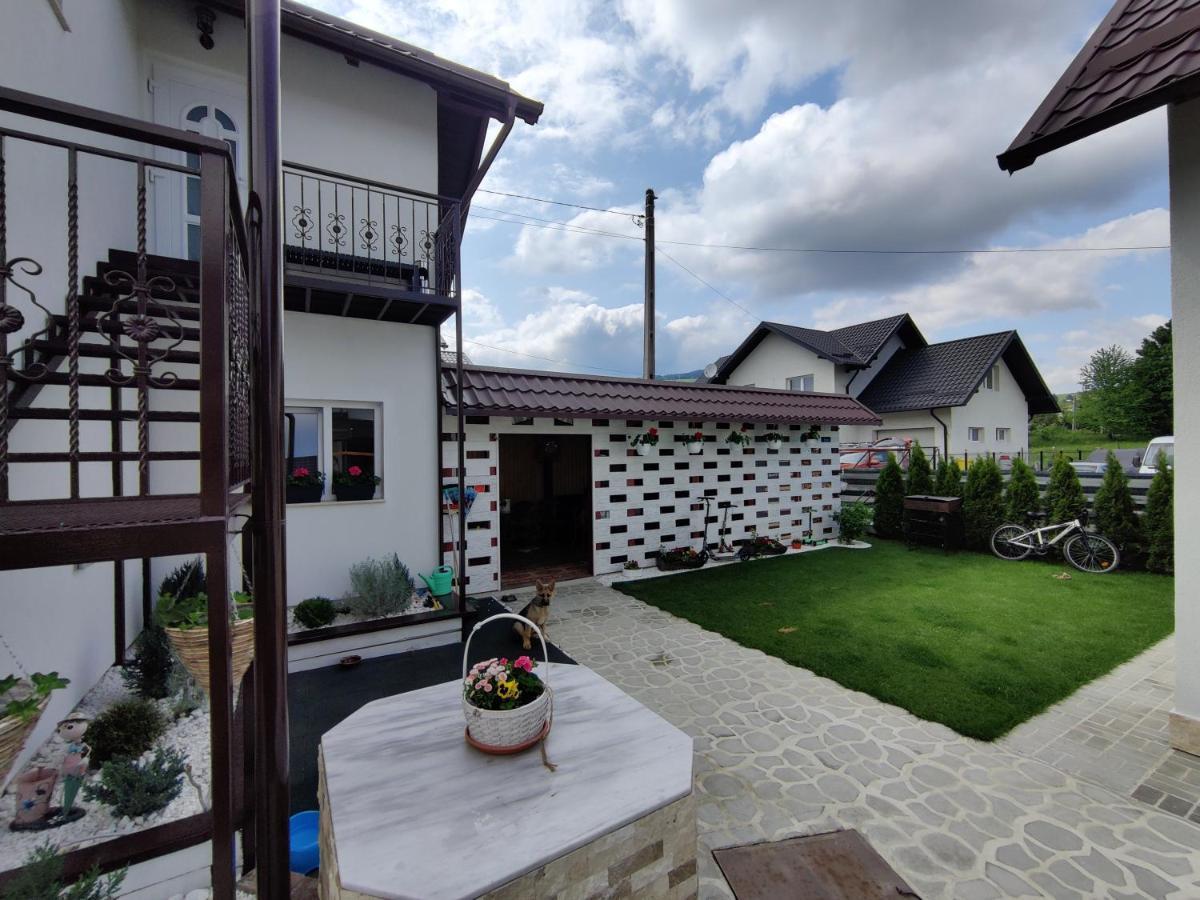 Vizuina Lupului Hotel Gura Humorului Esterno foto