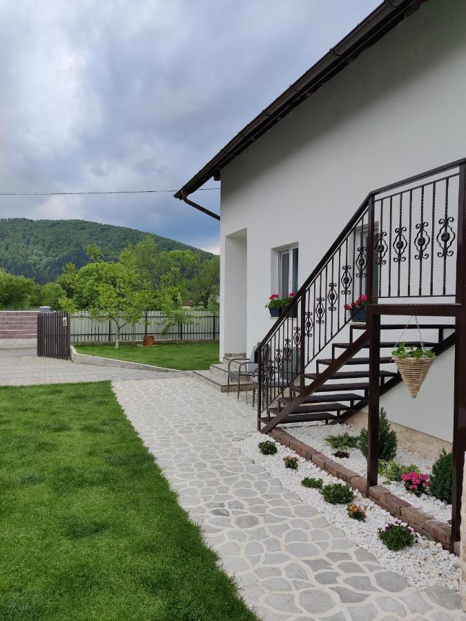 Vizuina Lupului Hotel Gura Humorului Esterno foto