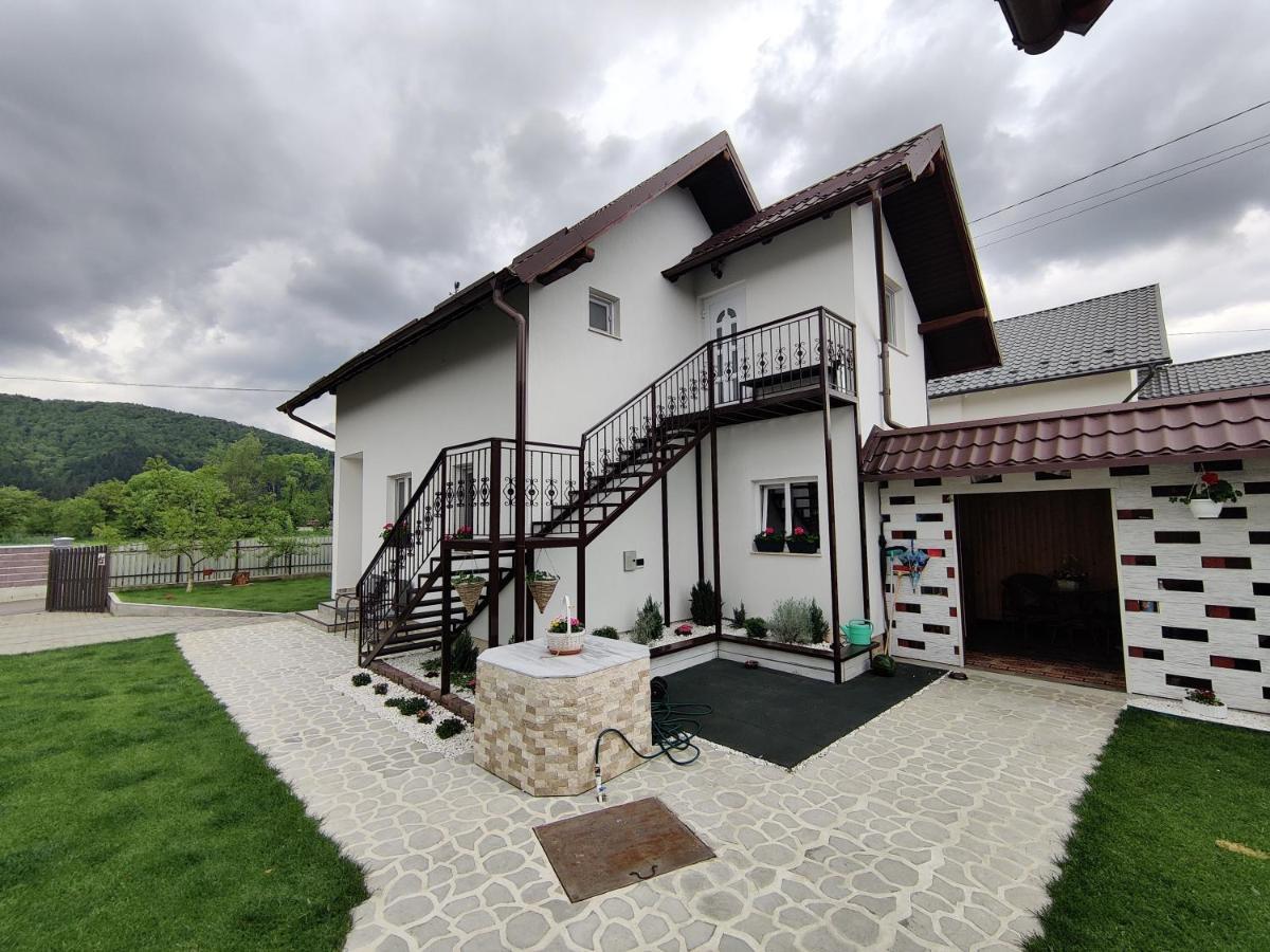 Vizuina Lupului Hotel Gura Humorului Esterno foto